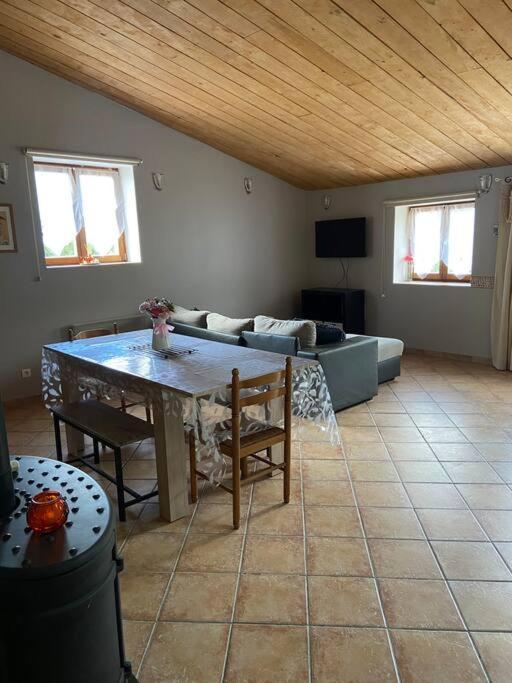 Gite A La Ferme Avec Jacuzzi Et Sauna Villefloure Luaran gambar